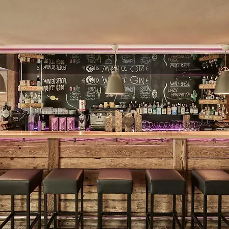 萤火虫豪华套房酒店 4* 采尔马特