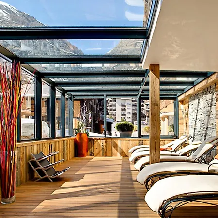 Firefly Luxury Hotel 4*