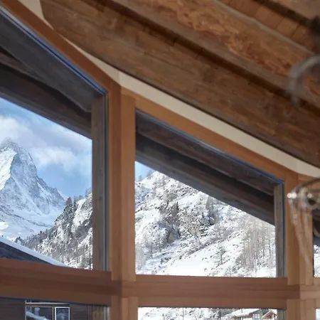 萤火虫豪华套房酒店 4*