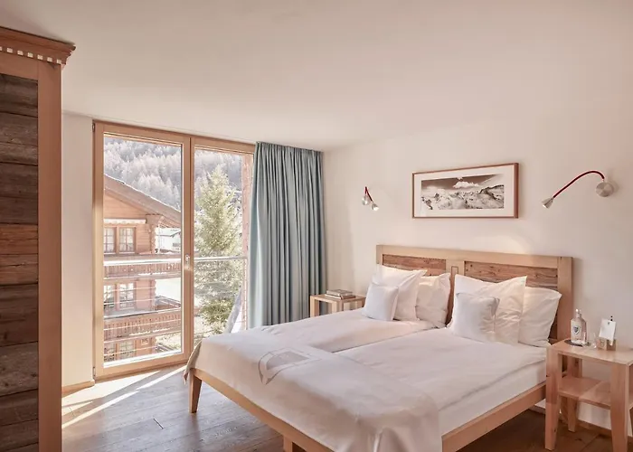 Firefly Luxury Hotel