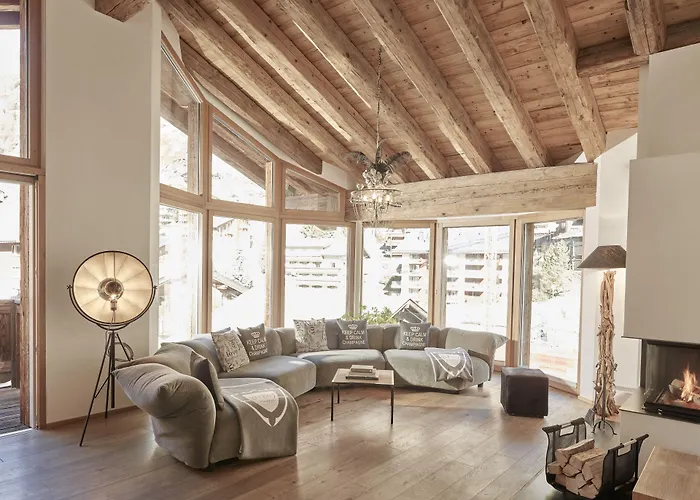 萤火虫豪华套房酒店 4*