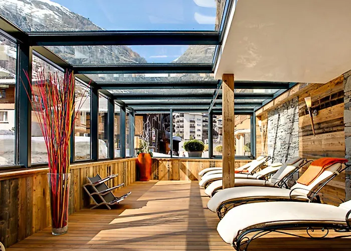 萤火虫豪华套房酒店 酒店 4*