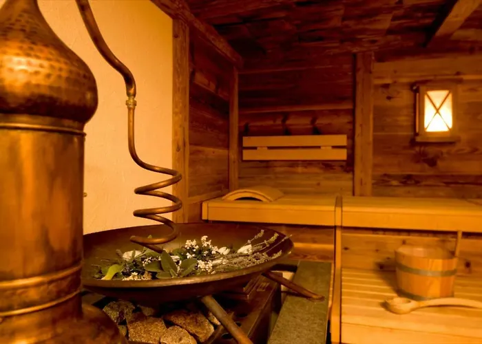 萤火虫豪华套房酒店 4*