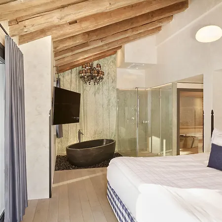 Firefly Luxury Hotel 4*