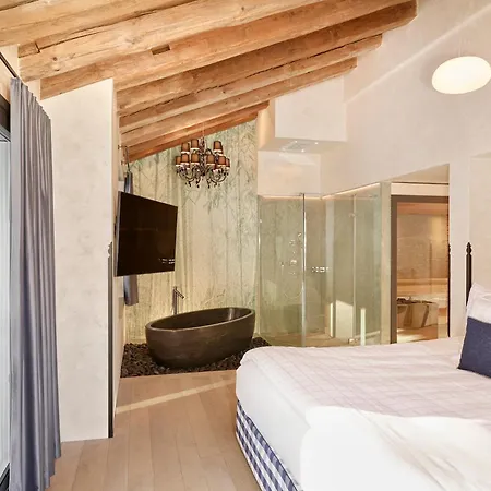 Hotel Firefly Luxury 4*
